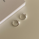 Hug earring (silver)