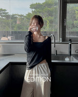 MADE. Luderv deep V‑neck T‑shirt