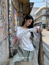Item Span off shoulder long sleeve tee