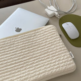 Clam Tablet&Laptop case _ Soft cream (15 inch)