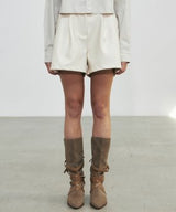 GLOSSY LEATHER BANDING SHORTS_CREAM