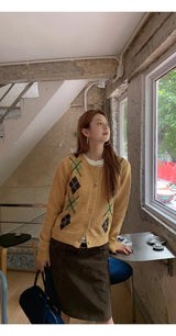 Argyle pattern wool knit cardigan