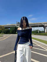 レイヤードシャーリングオフショルダーソリッドロングスリーブニットトップ (3 colors)