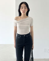 コナアンバランスツイストTシャツ