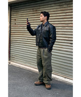 Curved diagonal cargo banding pants