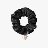 GLOSSY HEART CHARM SCRUNCHIE (BLACK)