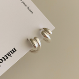 Hug earring (silver)