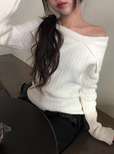 ファズ襟付きリブオフショルダースリット長袖ニット