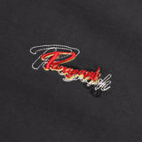 エンブロイダード スクリプト ロゴ Tシャツ