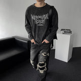 DP807699533145 フレームレタリング長袖Tシャツ