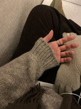 Glass Soft Worm Alpaca Over Round Knit