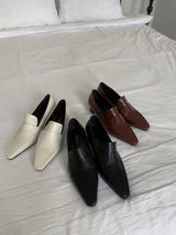 キッテンスリムラインスティレットミッドフラットローファー