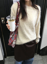 ナユヘアリップネックルーズニット