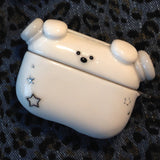 【MADE】 ホワイトドッグAirPodsケース