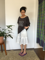 Monog off-shoulder T-shirt (2color)