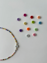 【MADE】Smiley Glass Beads Necklace (Random Color)