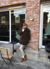 カーリーファー素材のダッフルコート