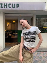 クリエイティブベルトラウンドショートスリーブTシャツ