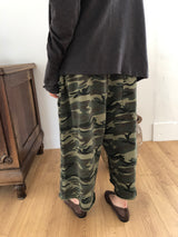 CAMO BAGGY CROPPED SWEAT PANTS