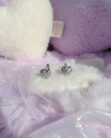 [NMIXX Kyujin Piercing] プチチェック柄ハートハグピアス - シルバーカラー