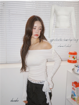 off-shoulder lace strap long-sleeve t-shirt