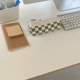 Clam ラウンドペンケース _ チェッカーボードセロリ