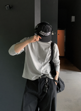 アーロンモーデンエッセンシャルセミクロッピードロングスリーブTシャツ