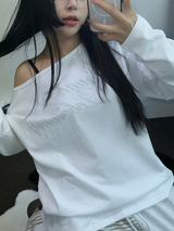 LETTERING OFF-SHOULDER U NECK LONG SLEEVE T SHIRT 🩶🤍🖤3COLOR