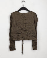 [MADE] デソップサテンプリーツリボンストリングツーウェイブラウス
