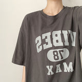 ヴァイブスレタリングオーバーサイズフィットショートスリーブ Tシャツ