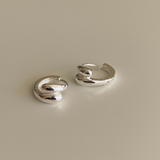 Hug earring (silver)