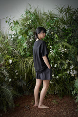 ESSENTIAL PLEAT U-NECK 1/2 TEE (Black)