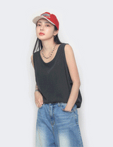 Pig over sleeveless T