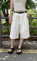 シティクラシックピンタックバミューダパンツ(White)