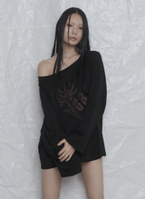 [mnem] レッドスパイダーリリーボートネックTシャツ