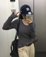 マロンUネックリブストライプTシャツ
