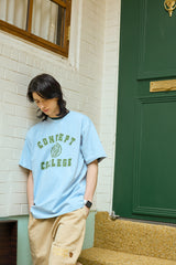 グリーンクラシックビッグロゴクルーネックスカイブルーショートスリーブTシャツ [Unisex]