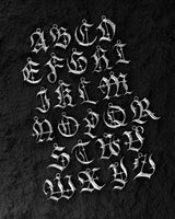 ブラックレターチャーム - R