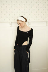 Eyelet side-cut tee (black)