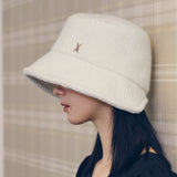 VA Stud Fleece Bonnet Hat / White