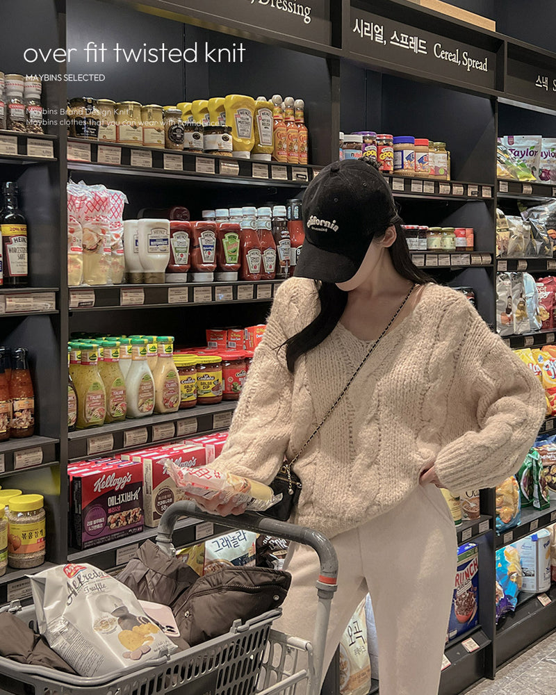 【MADE】Vネックケーブルニット