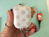 グレードットパターン エアポッズケース