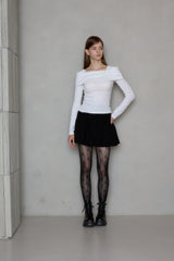 EDGE OFF-SHOULDER T-SHIRT
