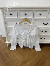 Beagle accentuated shirring frill long-sleeved shirt