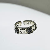 Black cubic vintage heart ring