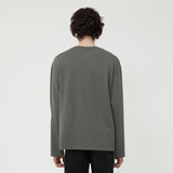 MAN エッセンシャルロングスリーブT CHARCOAL
