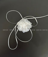 バラの花のコサージュストラップ