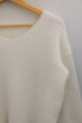 アンゴラタッチブイネックニットウェア