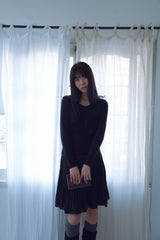 クリームUネックロングスリーブ_ブラック