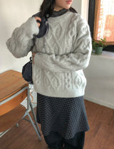 ヘンブルウールケーブルラウンドニット